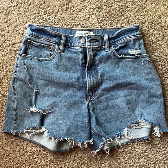 Abercrombie & Fitch Shorts Abercrombie 4 Mom Short High Rise Curve